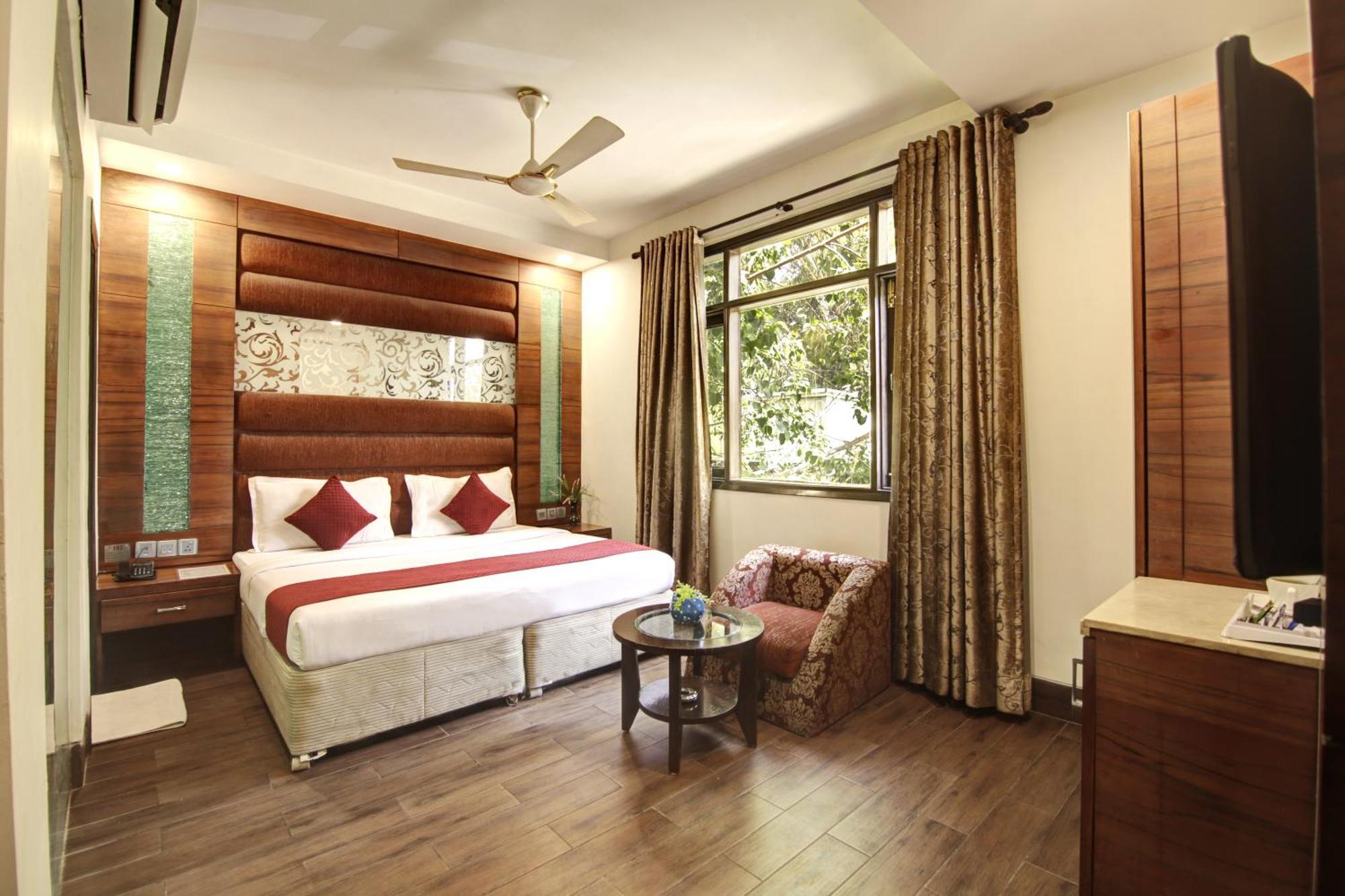Good Times Near Ganga Ram Hospital And Karol Bagh Metro Hotel