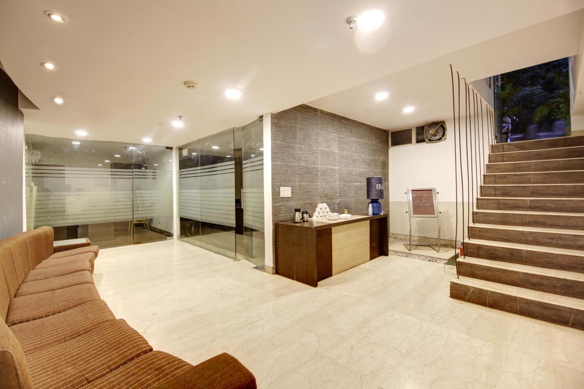 Good Times Near Ganga Ram Hospital And Karol Bagh Metro 3*