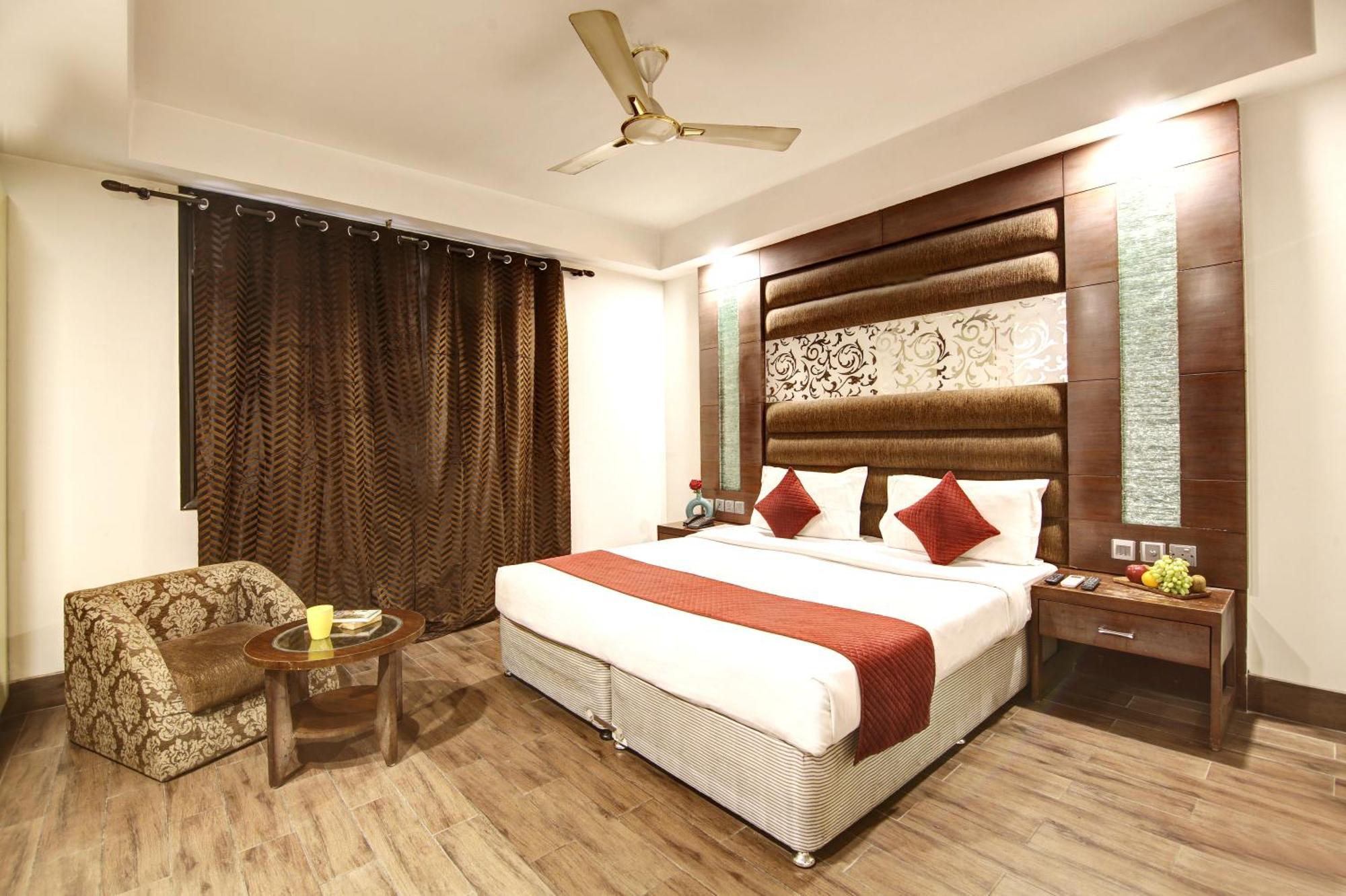 Good Times Near Ganga Ram Hospital And Karol Bagh Metro 3*
