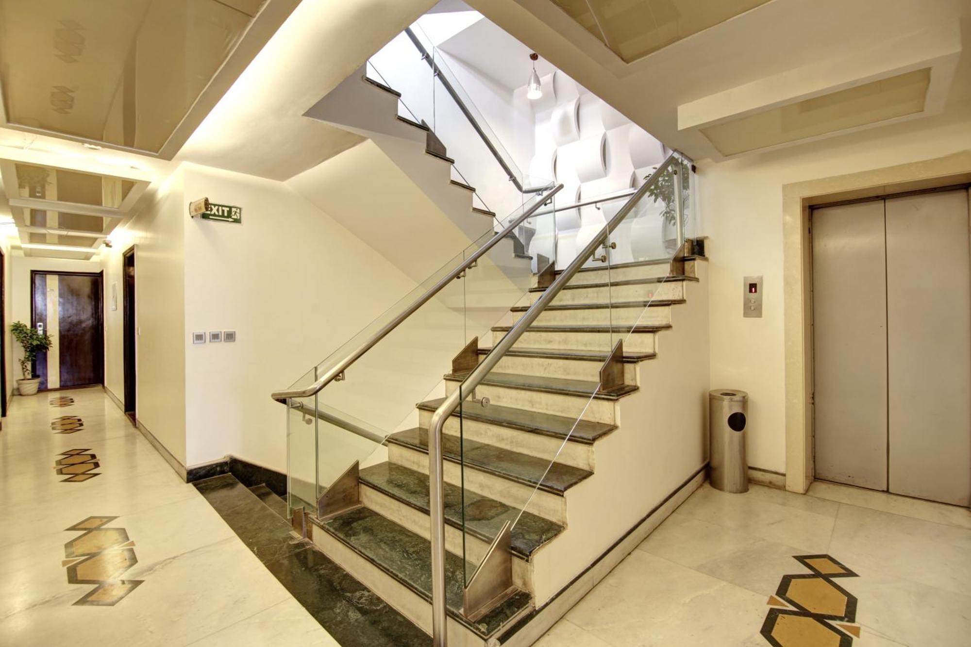 Hotel Good Times Near Ganga Ram Hospital And Karol Bagh Metro 3*