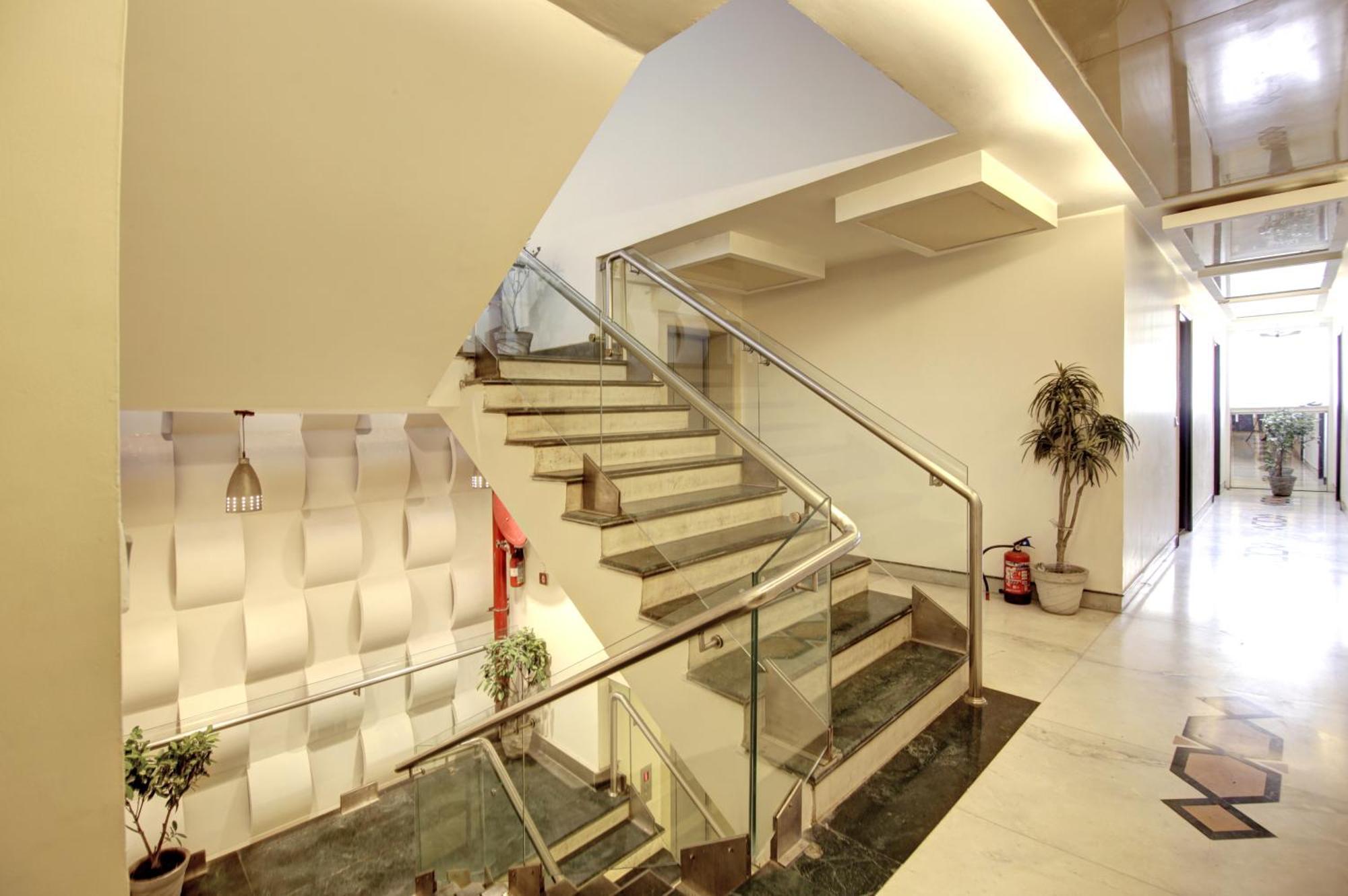 Good Times Near Ganga Ram Hospital And Karol Bagh Metro Hotel 3*