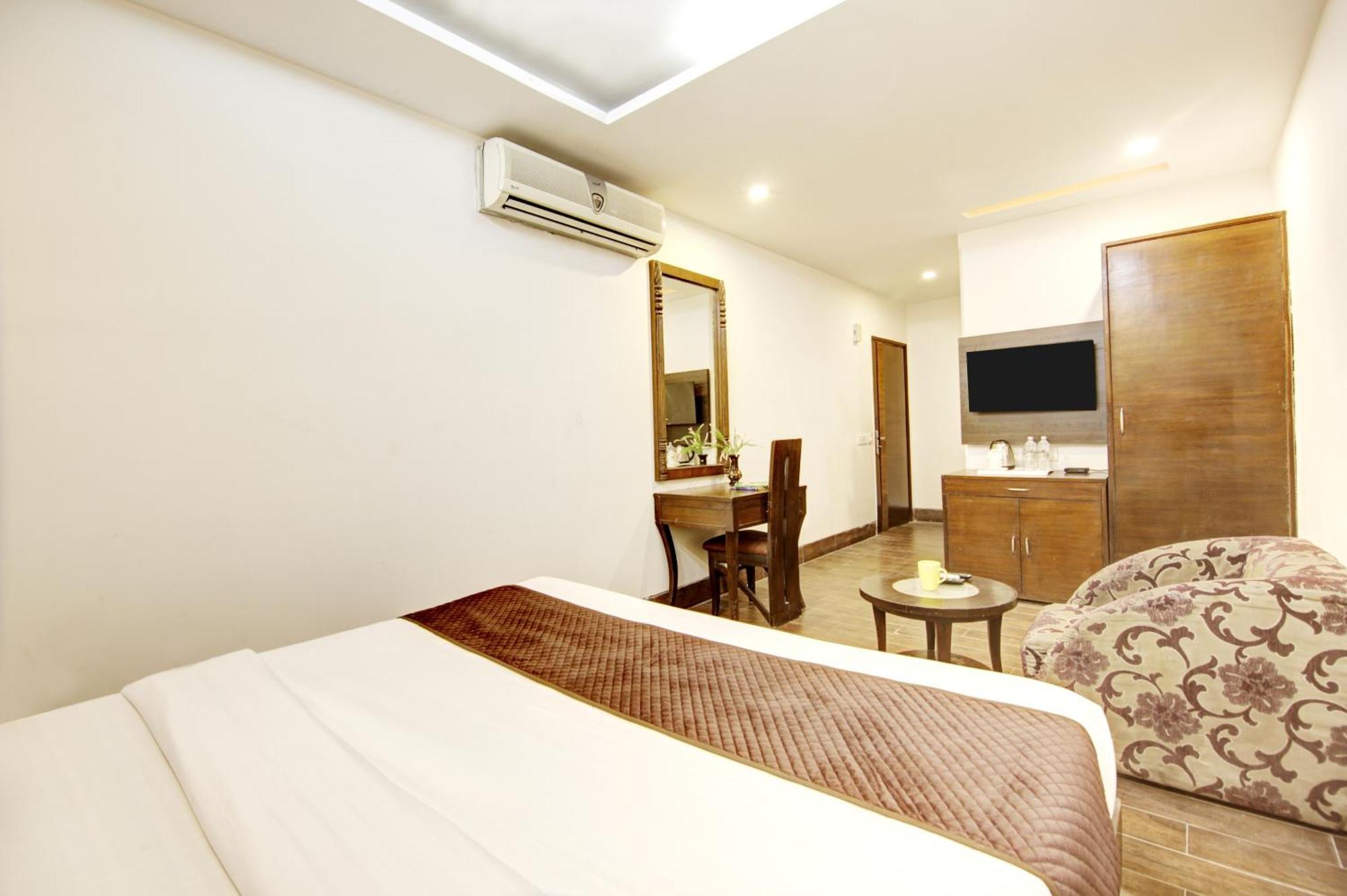 Good Times Near Ganga Ram Hospital And Karol Bagh Metro 3* Delhi (National Capital Territory of India)