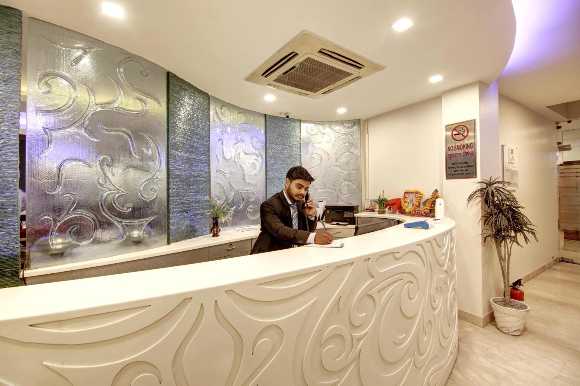 Good Times Near Ganga Ram Hospital And Karol Bagh Metro Hotel 3*