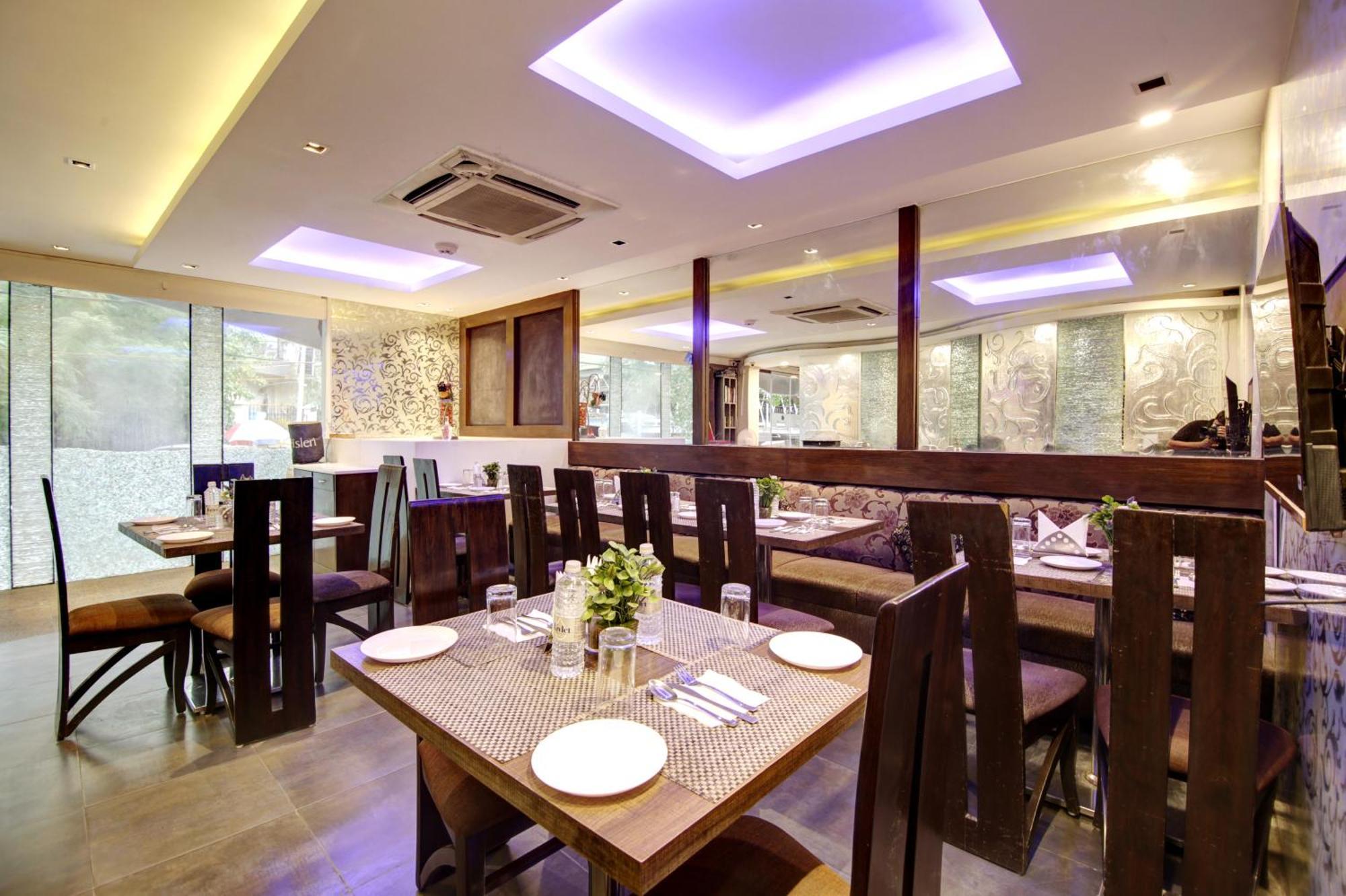 Hotel Good Times Near Ganga Ram Hospital And Karol Bagh Metro 3*