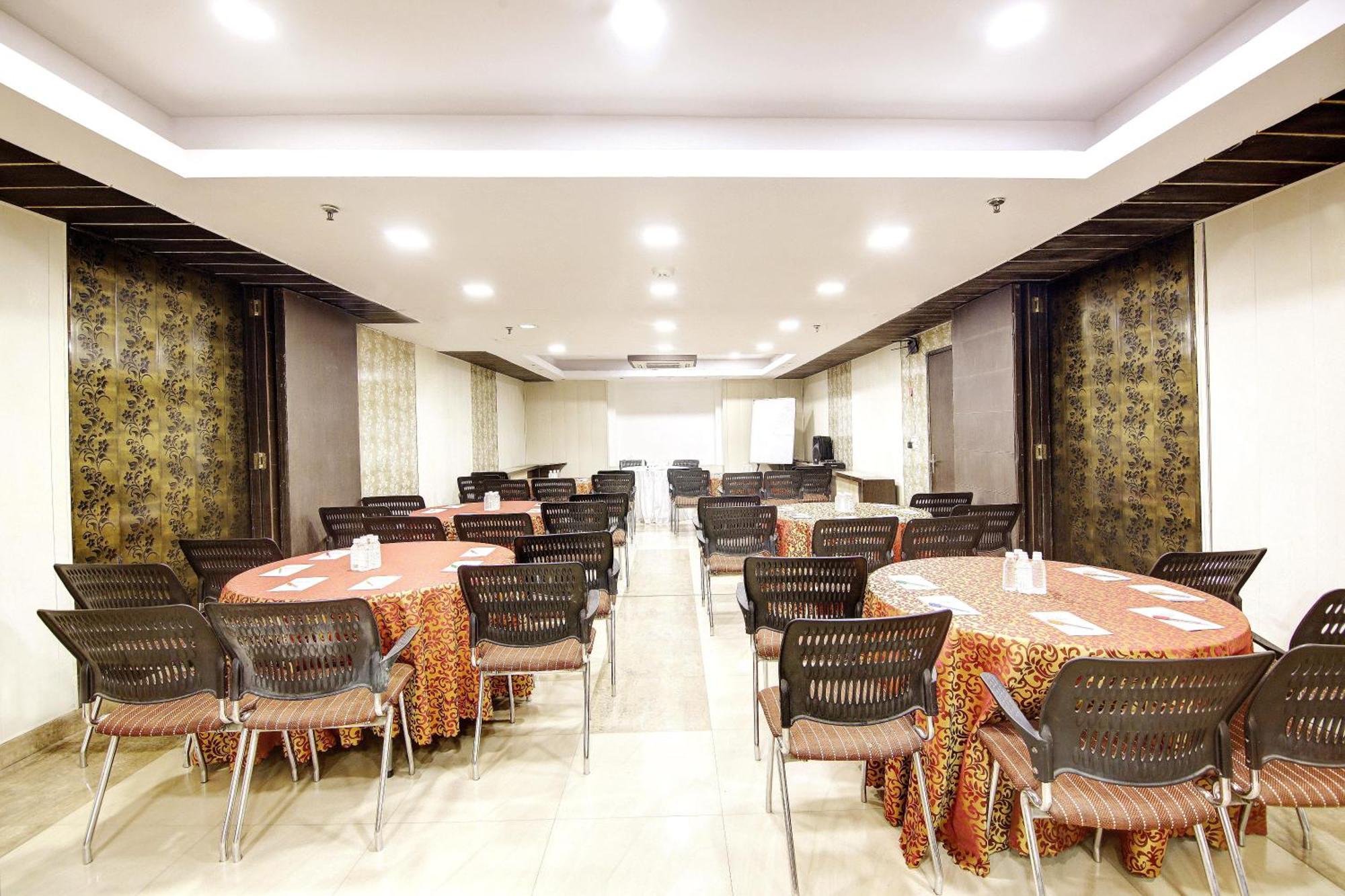 Good Times Near Ganga Ram Hospital And Karol Bagh Metro Delhi (National Capital Territory of India)