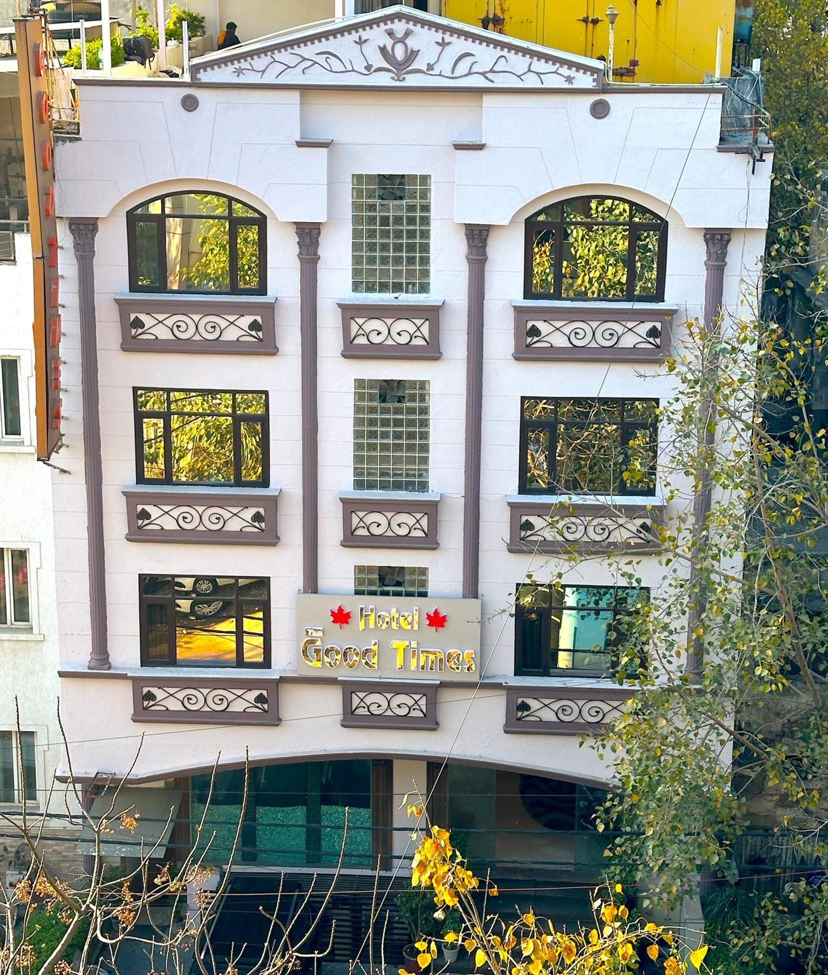 Hotel Good Times Near Ganga Ram Hospital And Karol Bagh Metro 3*