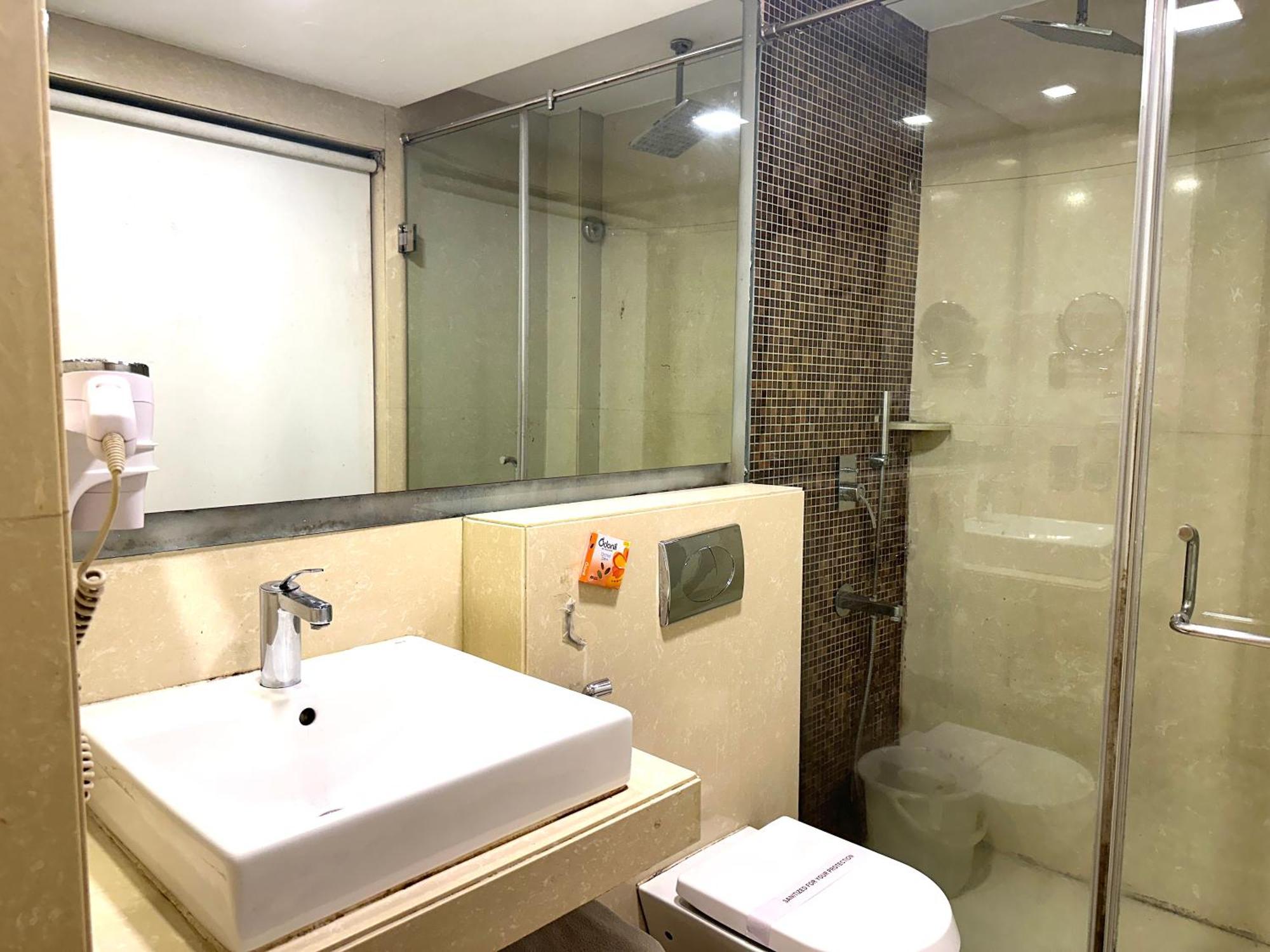 Hotel Good Times Near Ganga Ram Hospital And Karol Bagh Metro 3*